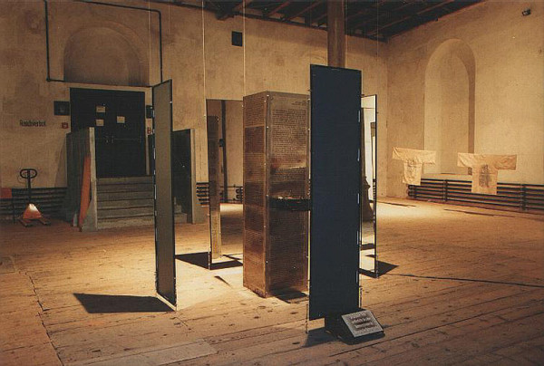 Extremismus-Installation 1997